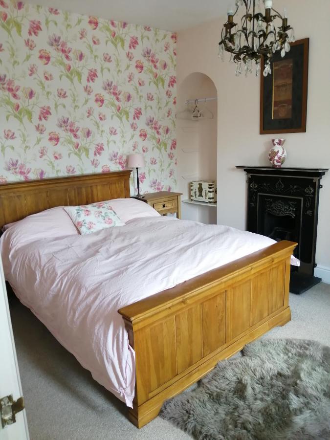 Ambles Bed & Breakfast Northampton Exterior photo