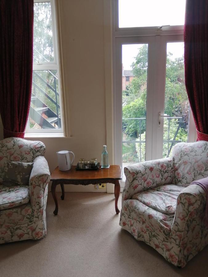 Ambles Bed & Breakfast Northampton Exterior photo